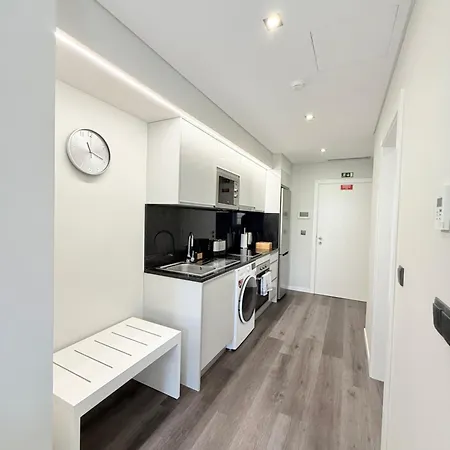 Gold Center 102 * 푼샬