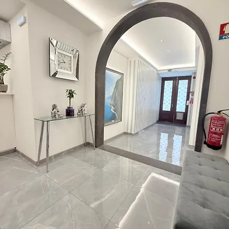 Gold Center 102 * 푼샬