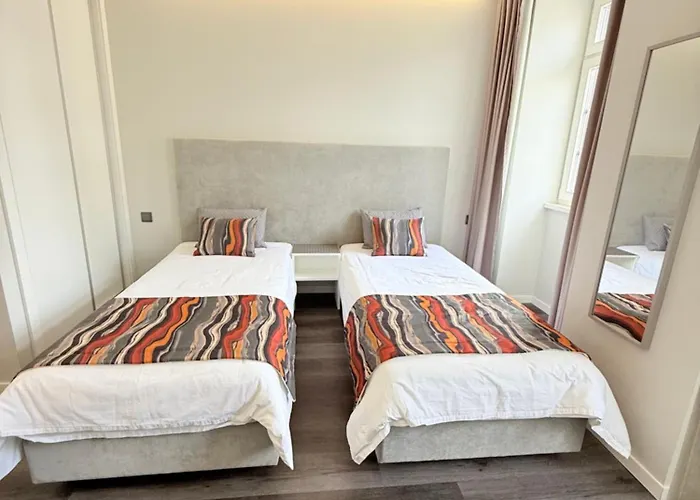 Gold Center 102 פונשל