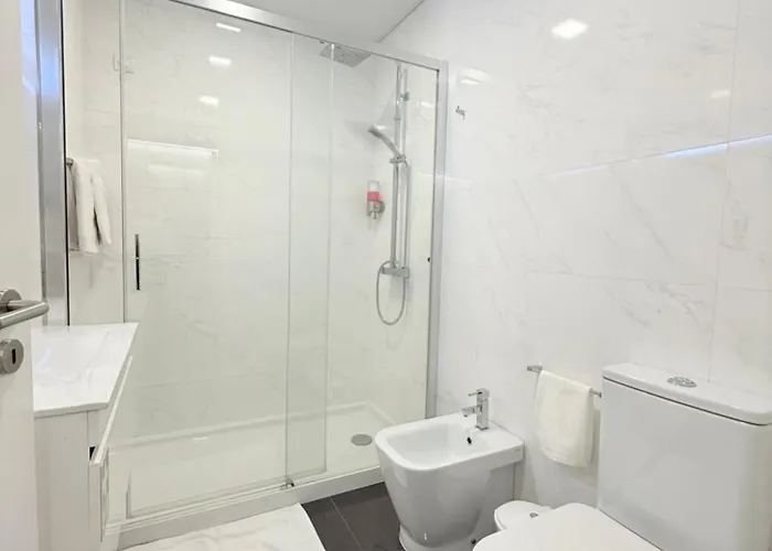 Gold Center 102 פונשל