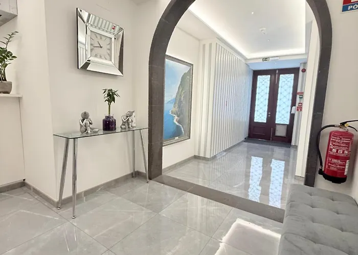 Gold Center 102 * פונשל