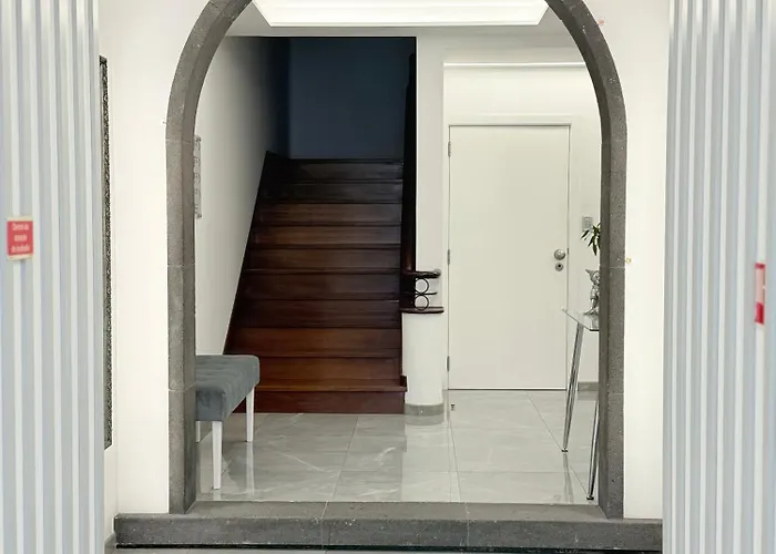 Gold Center 102 דירה פונשל